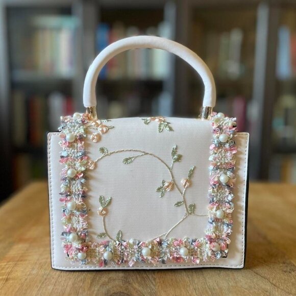 NWOT Embroidered White Handbag with Removable Crossbody Strap - Picture 1 of 4